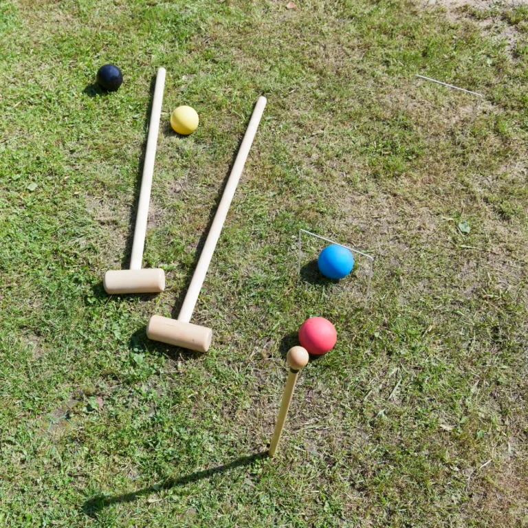 game-croquet-green-lawn